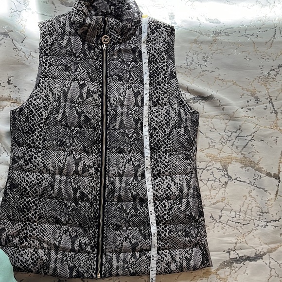 Michael Kors Puffer Vest black and white snakeskin zip up size XS - Picture 8 of 9